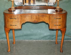 FINE BURR WALNUT QUEEN ANNE REVIVAL DRESSING TABLE BUILT iN LAMPS TRIFOLD MIRROR