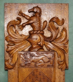 LARGE DECORATIVE ANTIQUE HAND CARVED OAK HERALDiC COAT OF ARMS ARMORIAL PANEL