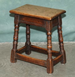 FINE 17TH CENTURY CIRCA 1680 ENGLISH OAK JOINT STOOL WiTH TURNED LEGS