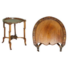 TABLE D'APPOINT VICTORIENNE RARE EN FORME DE FER À CHEVAL, SYMBOLE DE BONNE CHANCE POUR LES COURSES HIPPIQUES ET LES PARIS, VERS 1900