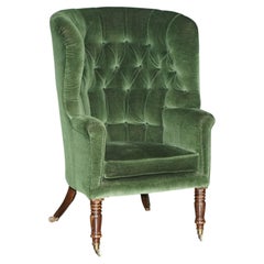 GRAN SILLÓN DE BIBLIOTECA ANTIGUO DE LA ÉPOCA VICTORIANA TEMPRANA, DE TERCIOPELO VERDE, CON RESPALDO ALADO, TIPO «PORTER»