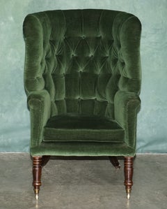 GRAN SILLÓN DE BIBLIOTECA ANTIGUO DE LA ÉPOCA VICTORIANA TEMPRANA, DE TERCIOPELO VERDE, CON RESPALDO ALADO, TIPO «PORTER»