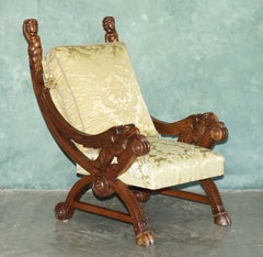 IMPORTANTE PAIRE DE FAUTEUILS ANTIQUES DE STYLE RÉGENCE, DATANT DE 1820 ENVIRON, EN NOYER SCULPTÉ REPRÉSENTANT DES GRIFFS