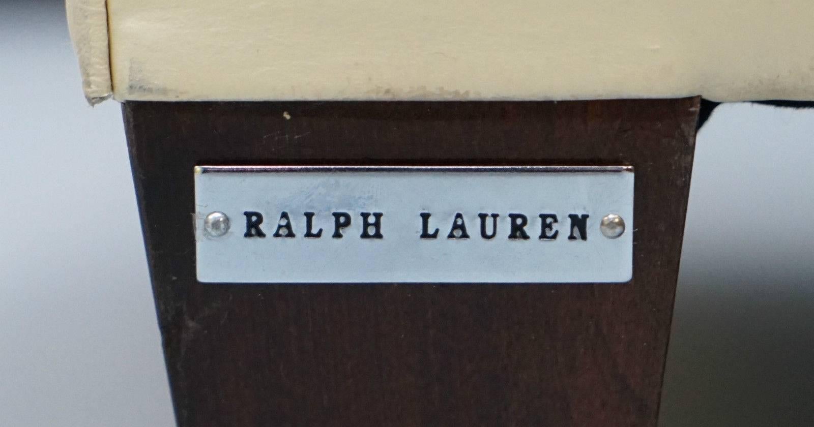 Vollständig restaurierte Ralph Lauren Brompton Dreisitzer-Sofa, cremefarbenes Leder, Couch im Angebot 4