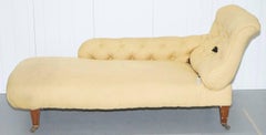 Original Period Howard & Sons Fully Stamped with Castors Chaise Lounge Daybed