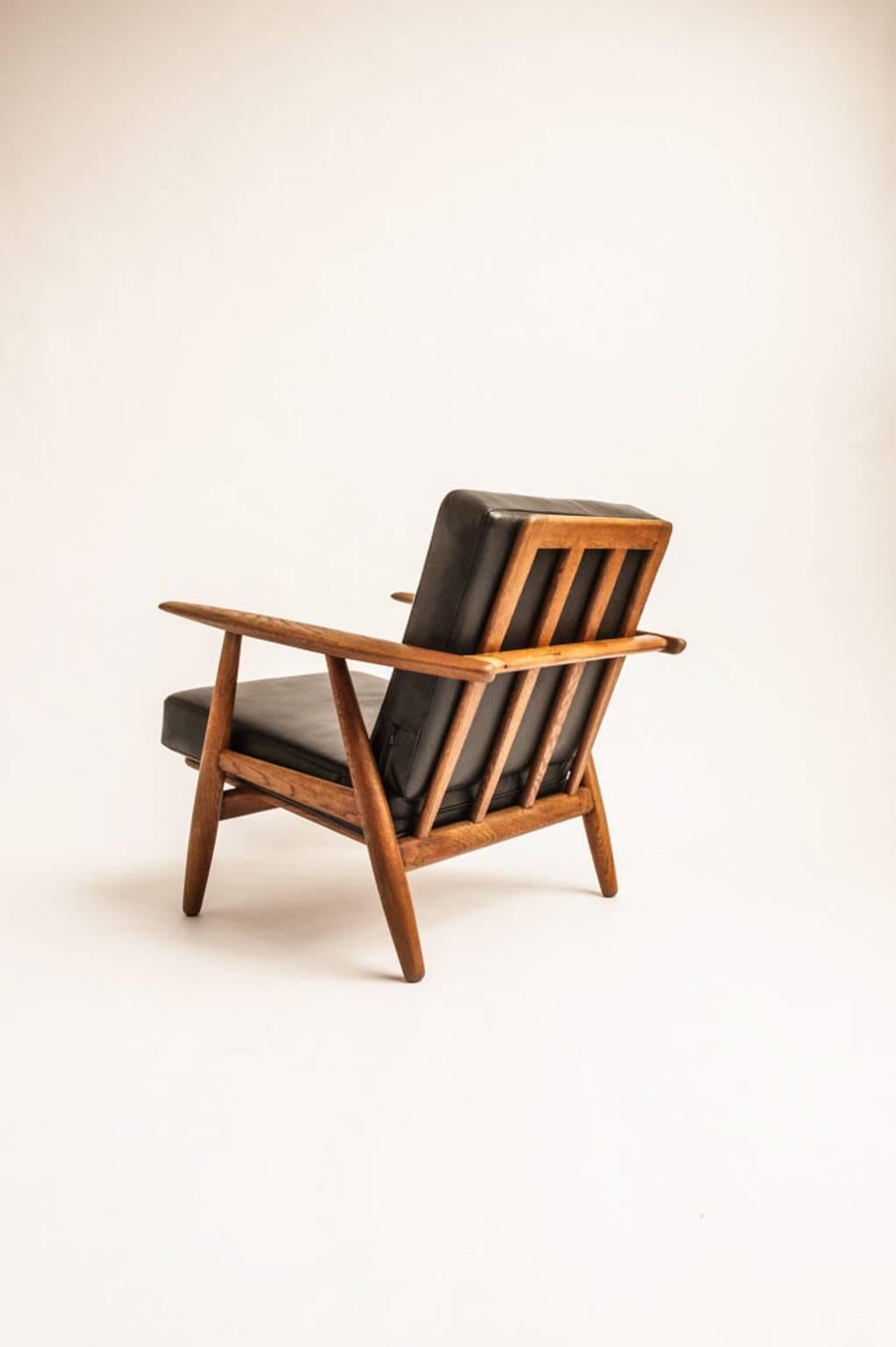 Scandinavian Modern Cigar Chair by Hans J. Wegner, Model GE290/4