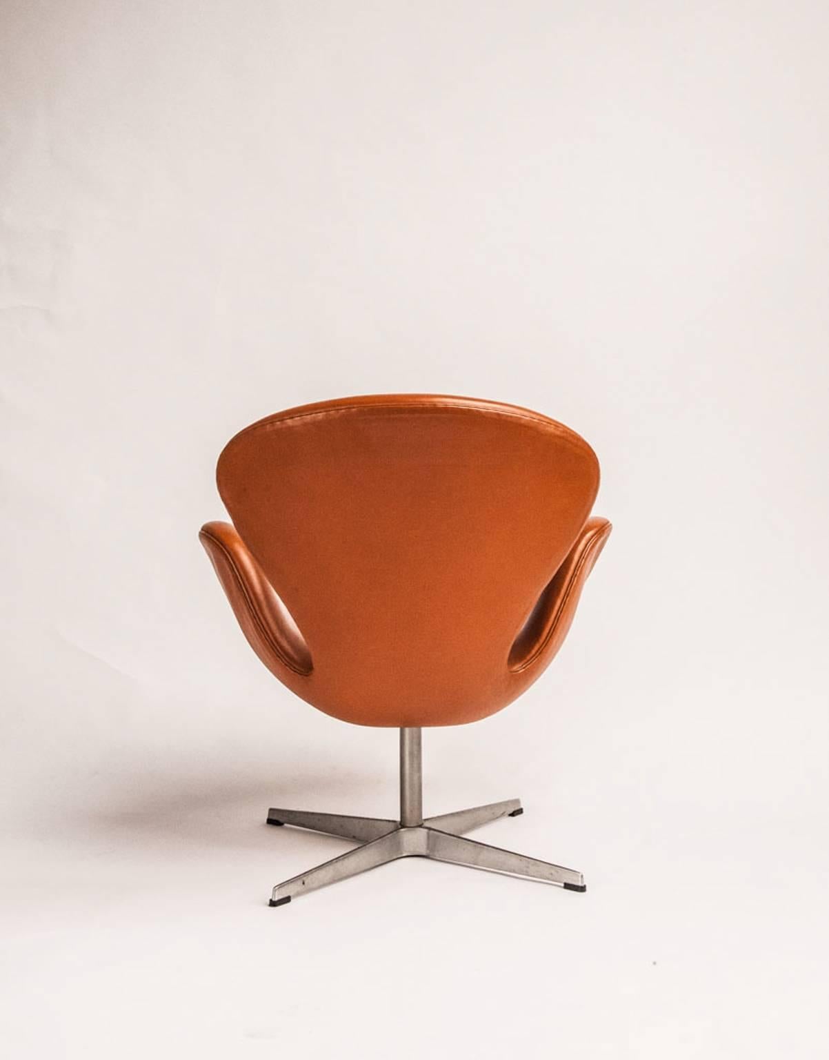 Scandinavian Modern Swan Chair by Arne Jacobsen