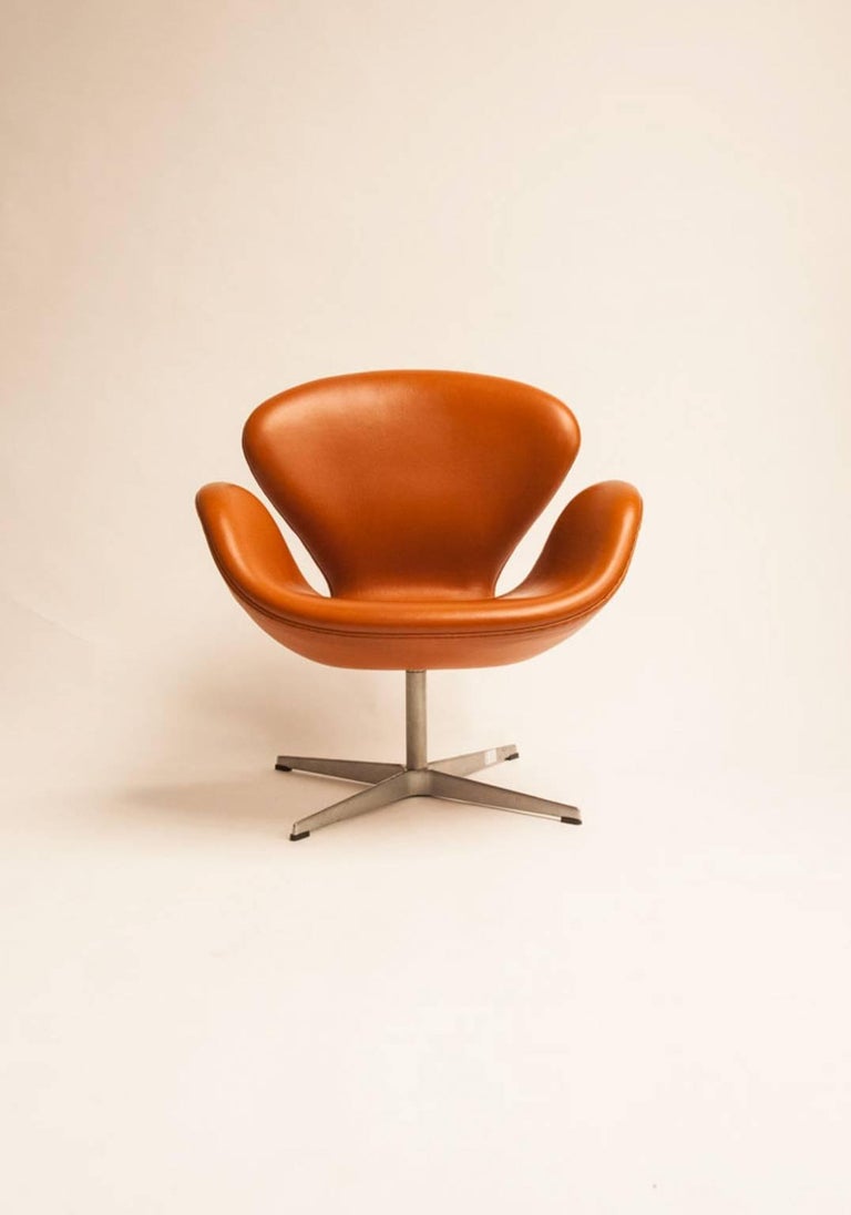 Swan Chair by Arne Jacobsen at 1stDibs