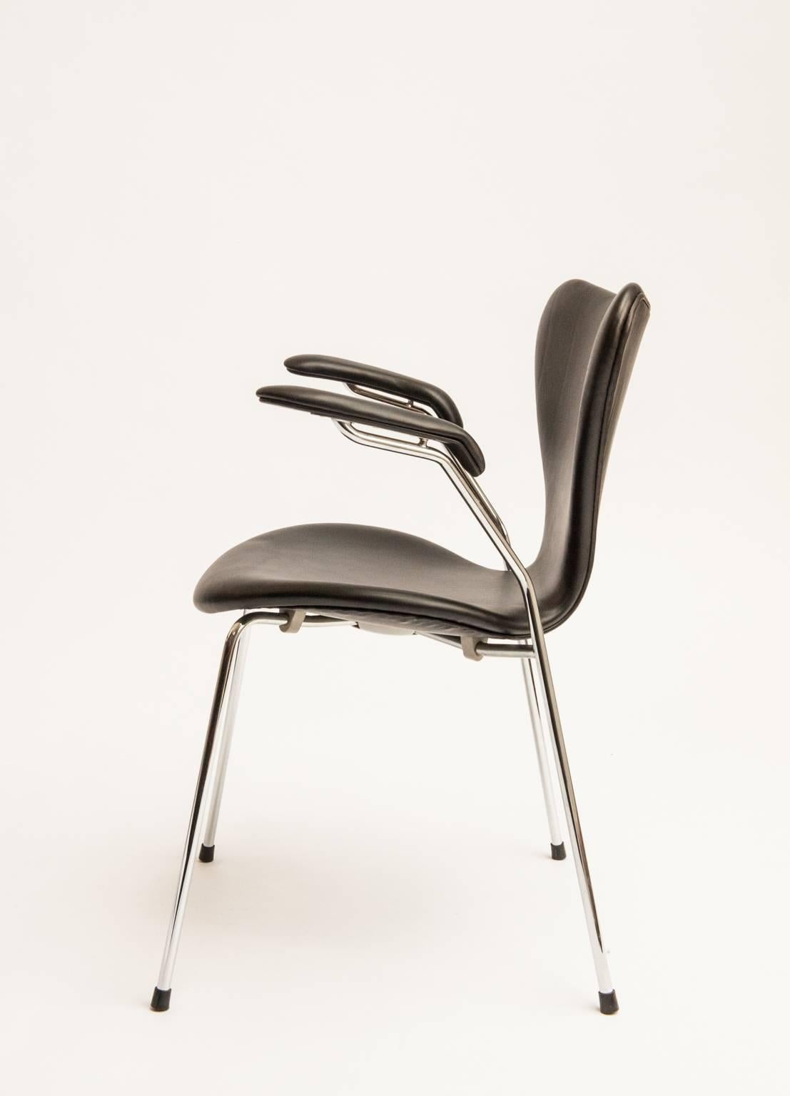 Scandinavian Modern Arne Jacobsen Seven Dining Chairs Model 3207, Set of Six For Sale