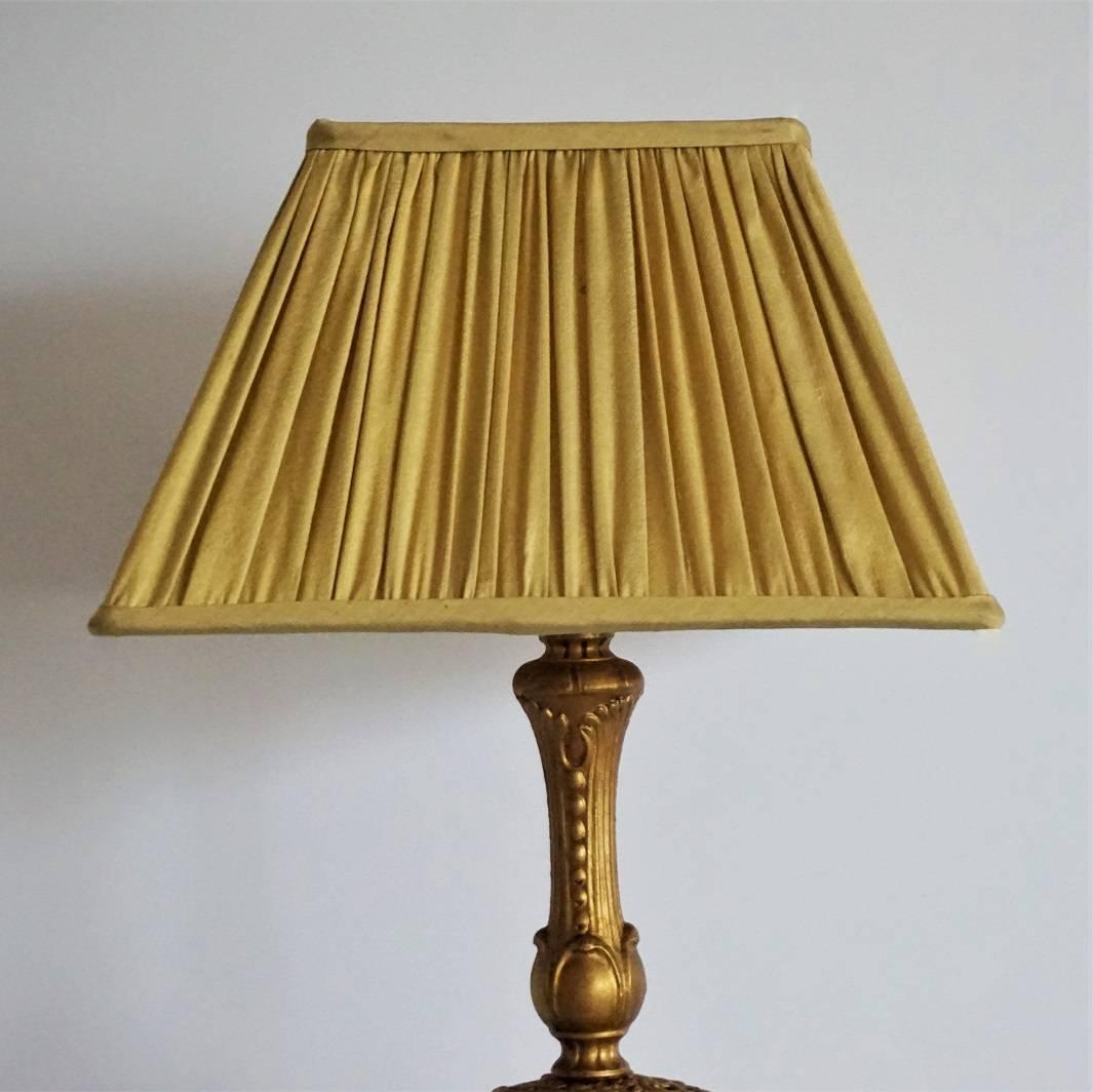 Vintage Carved Alabaster and Gilt Bronze Table Lamp, circa 1950 In Good Condition In Frankfurt am Main, DE
