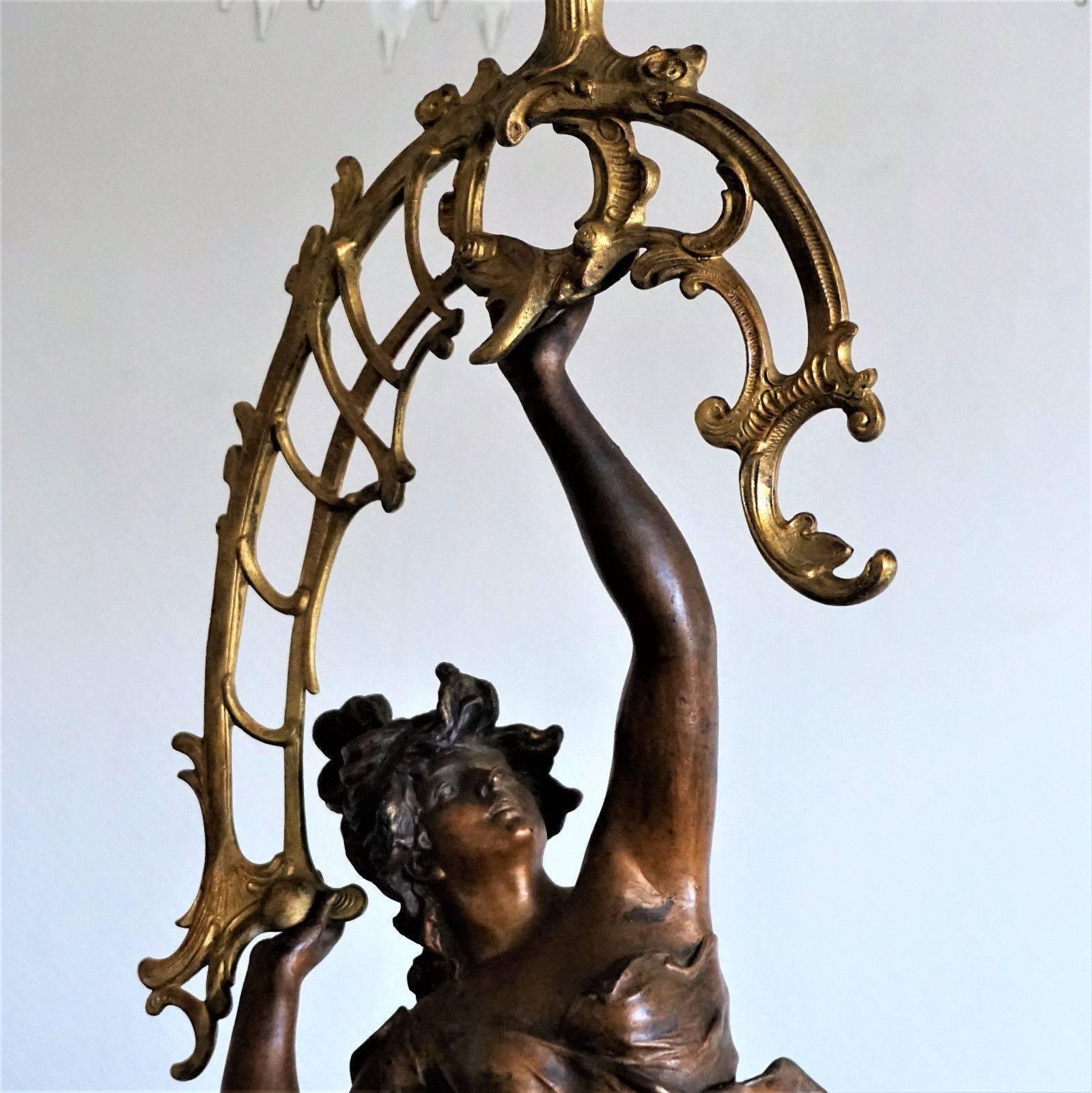 19th Century Pair of French Figurines Patinated and Doré Bronze Candelabra In Good Condition In Frankfurt am Main, DE