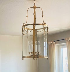 Grande lanterna francese a quattro luci in bronzo dorato in stile Luigi XVI, 1920-1930