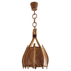 Colgante o farol de campana de ratán de bambú tejido de mimbre Midcenturyt, Francia, años 60