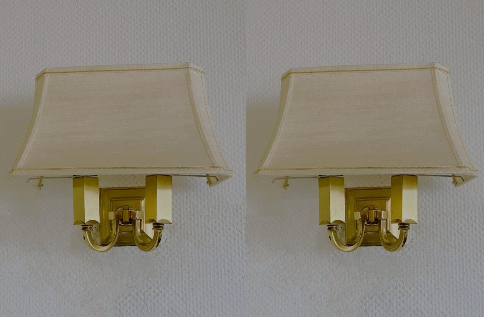 Sei lampade da parete in ottone neoclassiche francesi del 1950 per hotel in vendita