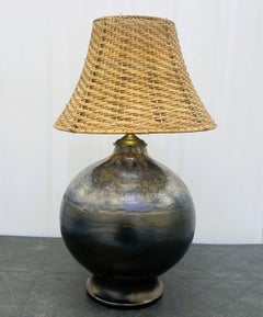 Dänische einzigartige handgefertigte glasierte Keramik-Tischlampe mit Korbweideschirm, Dänemark, 1960er Jahre