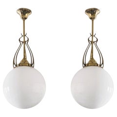 Paire de suspensions de théâtre Art Déco scandinaves en laiton et opaline soufflée à la main, 1920-1930