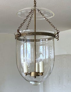 Grande lanterne en forme de cloche, en verre soufflé à la main, ornée de motifs de vignes gravés, Angleterre, années 1830