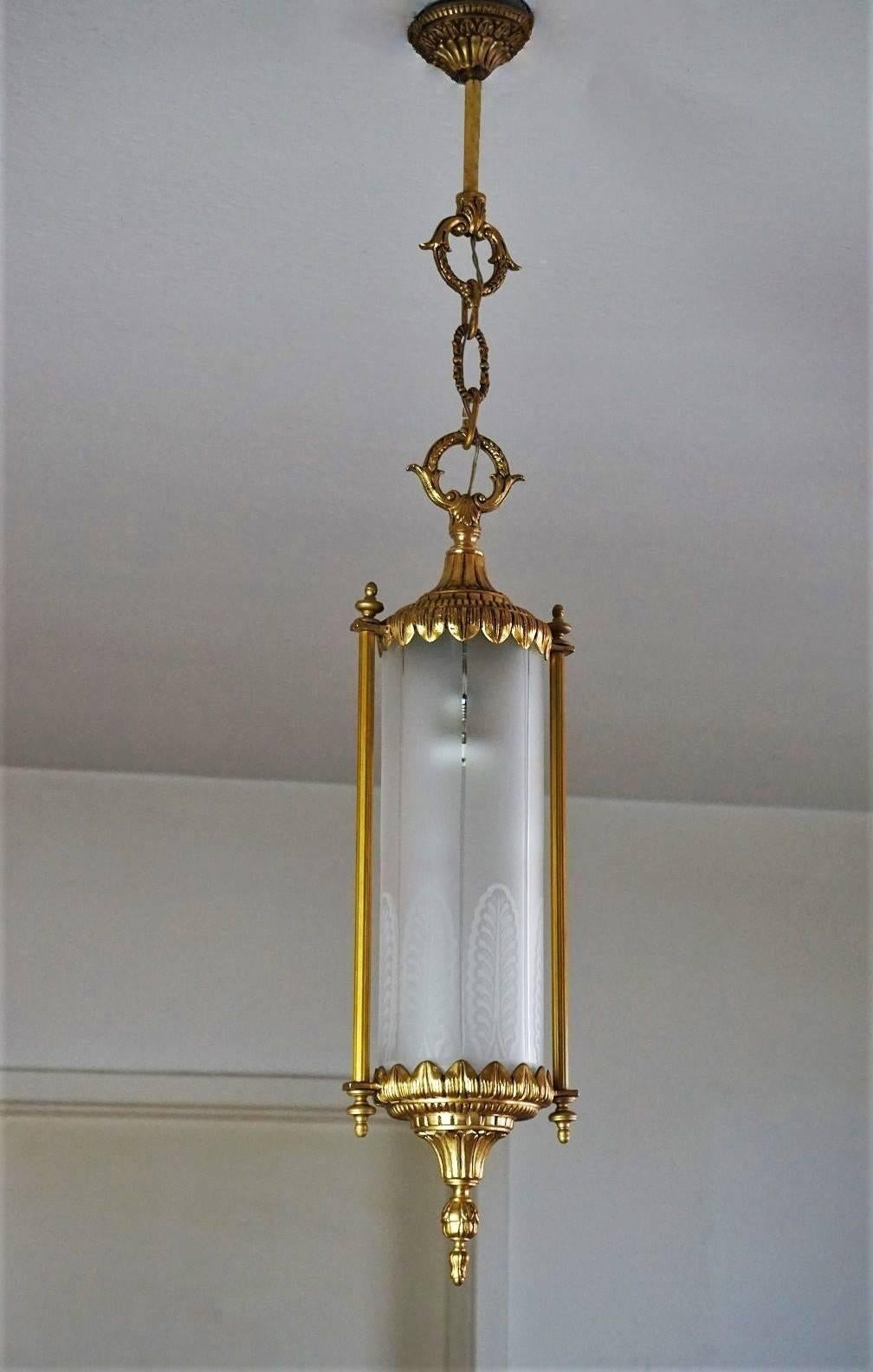 French gilt bronze and etched glass cylinder lantern, chandelier, pendant in Art Nouveau style, circa 1930

 One large lamp socket

Measure: Height 30 ¾ in (78 cm) 
Diameter 6.30 in (16 cm)

Please also see pictures for more details and entire