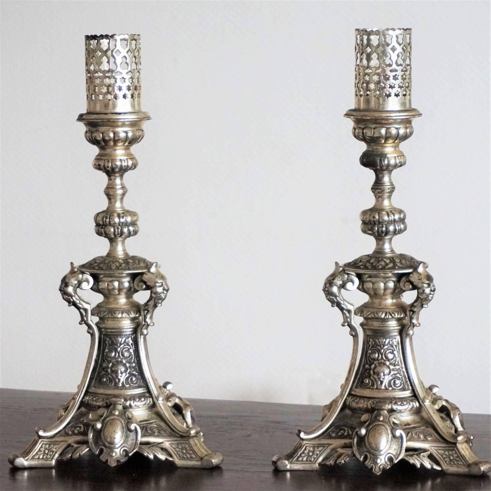 19th century pair of silver plated candle holders richly decorated with Gothic ornaments and three heads, with removal wax plate, circa 1870
Measures:
Height 12.80 in (32.5 cm).
Width/Depth 6.30 in (16 cm)

Weight: 3.8 lbs each candlestick (1.900