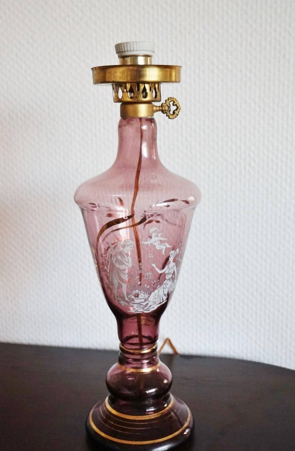 Preiselbeerfarbene:: handbemalte Glas-Tischlampe im Jugendstil:: um 1950 im Zustand „Gut“ in Frankfurt am Main, DE