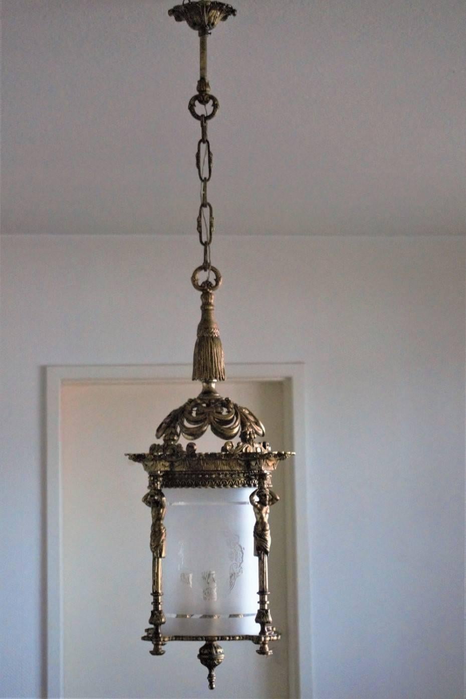 Early 20th Century French large Empire style fire-gilded solid bronze and etched glass cylinder four-light lantern or chandelier. Bronze richly ornamented and with four figurine columns

Four lamp sockets (chandelier candle covers)

Measures: Total