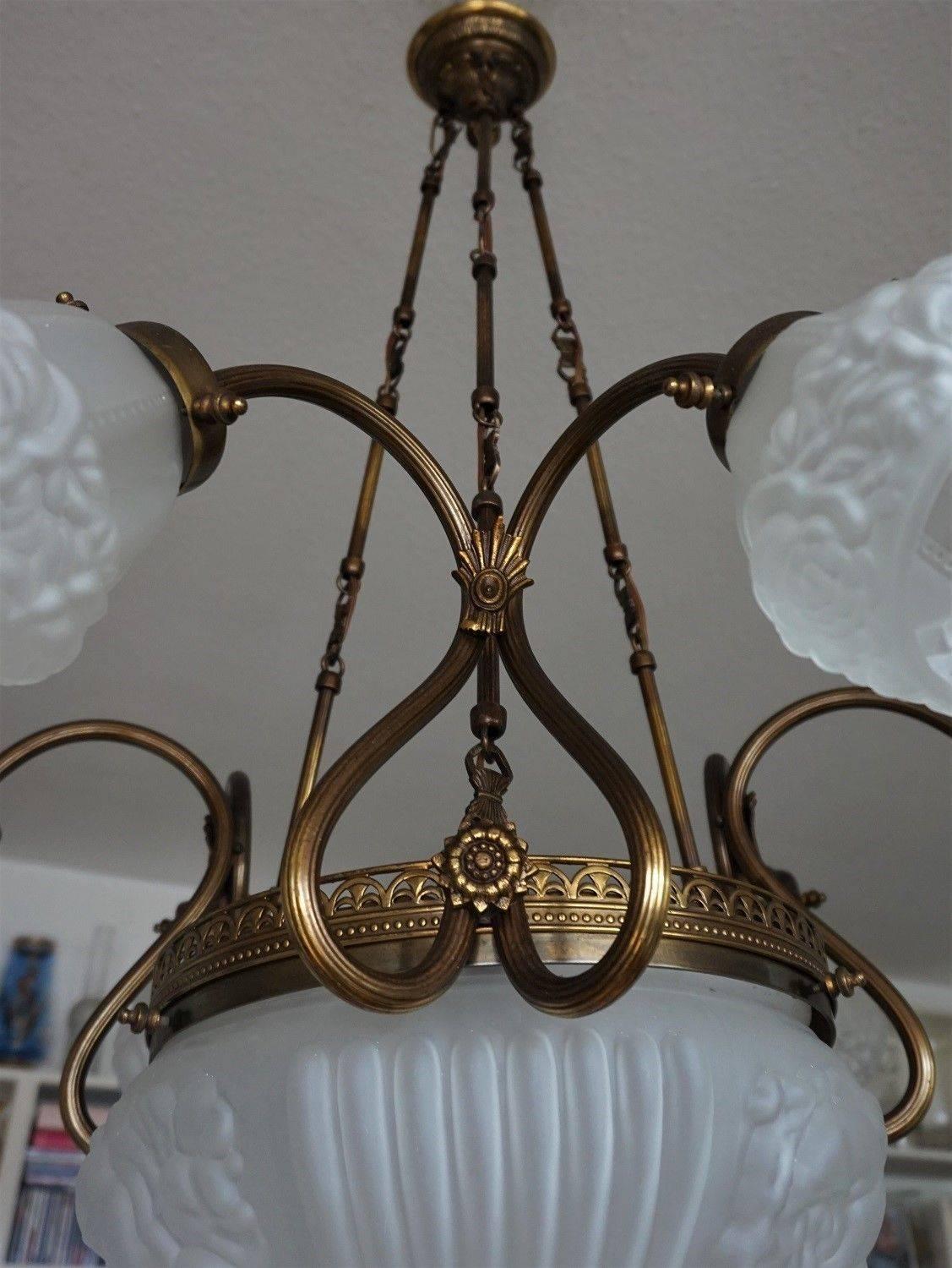 Midcentury Brass and Frosted Glass Large Nine-Light Chandelier In Good Condition In Frankfurt am Main, DE