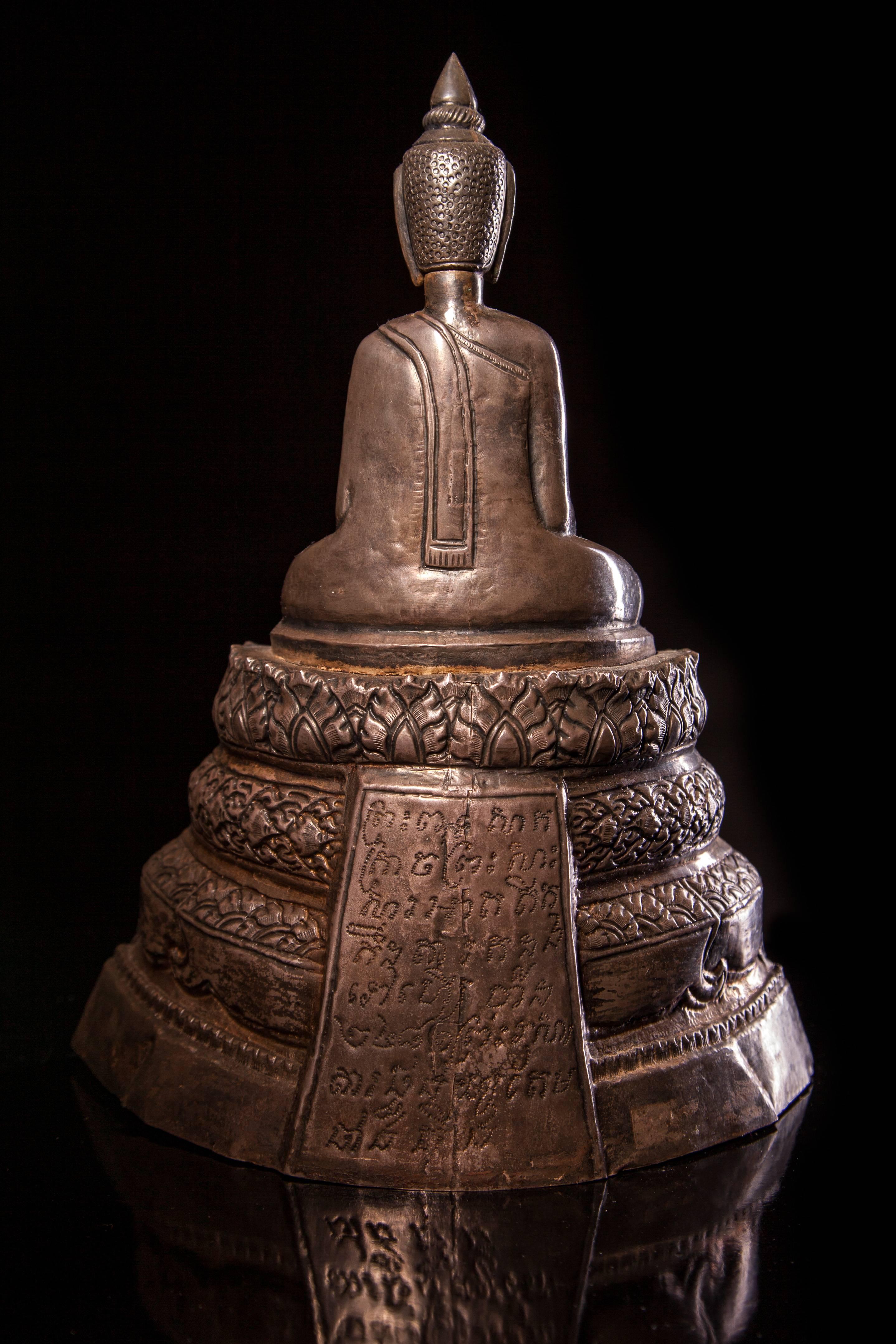 19th Century Silver Figure of a Seated Buddha on a Stepped Pedestal In Excellent Condition For Sale In London, GB