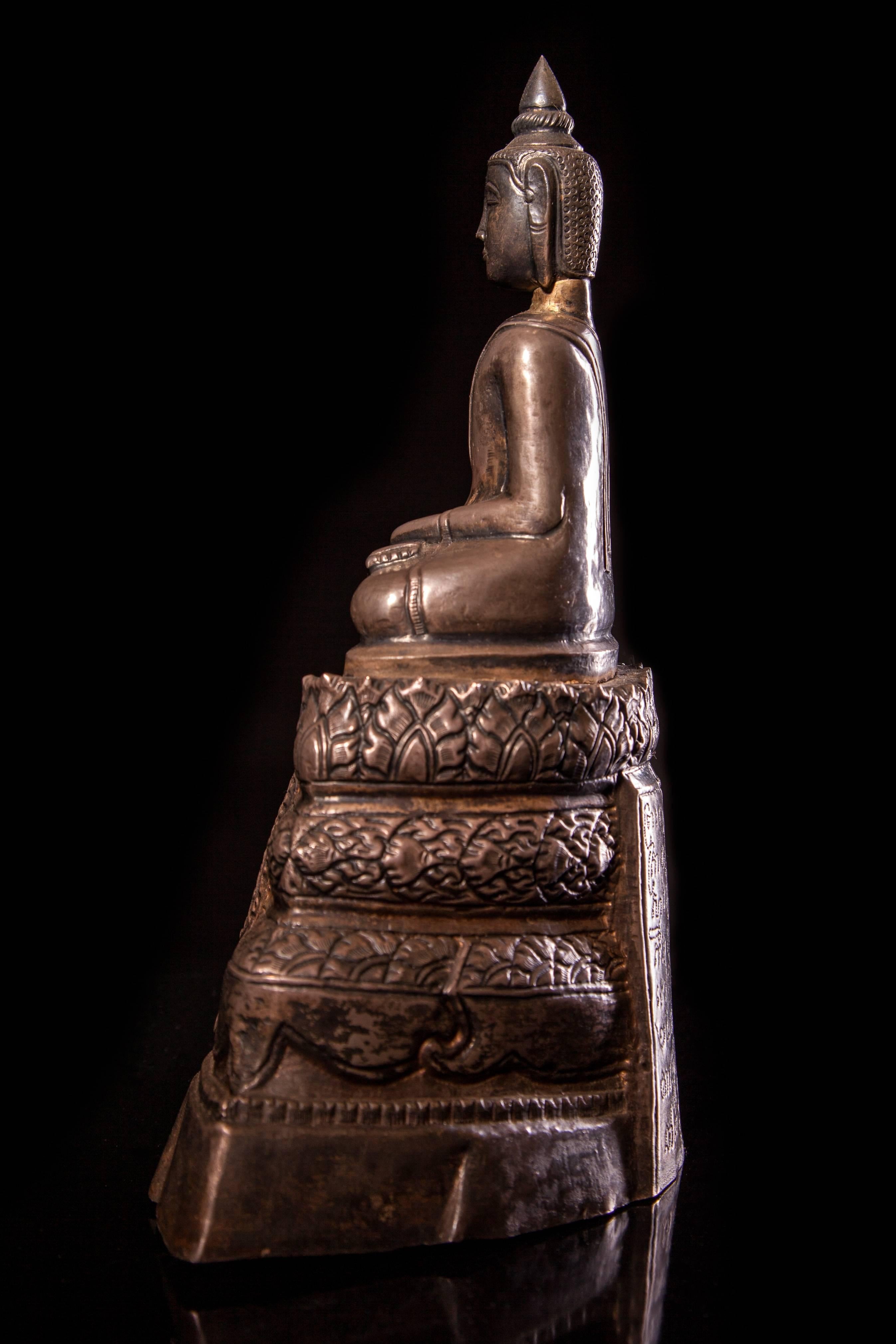 19th Century Silver Figure of a Seated Buddha on a Stepped Pedestal For Sale 1