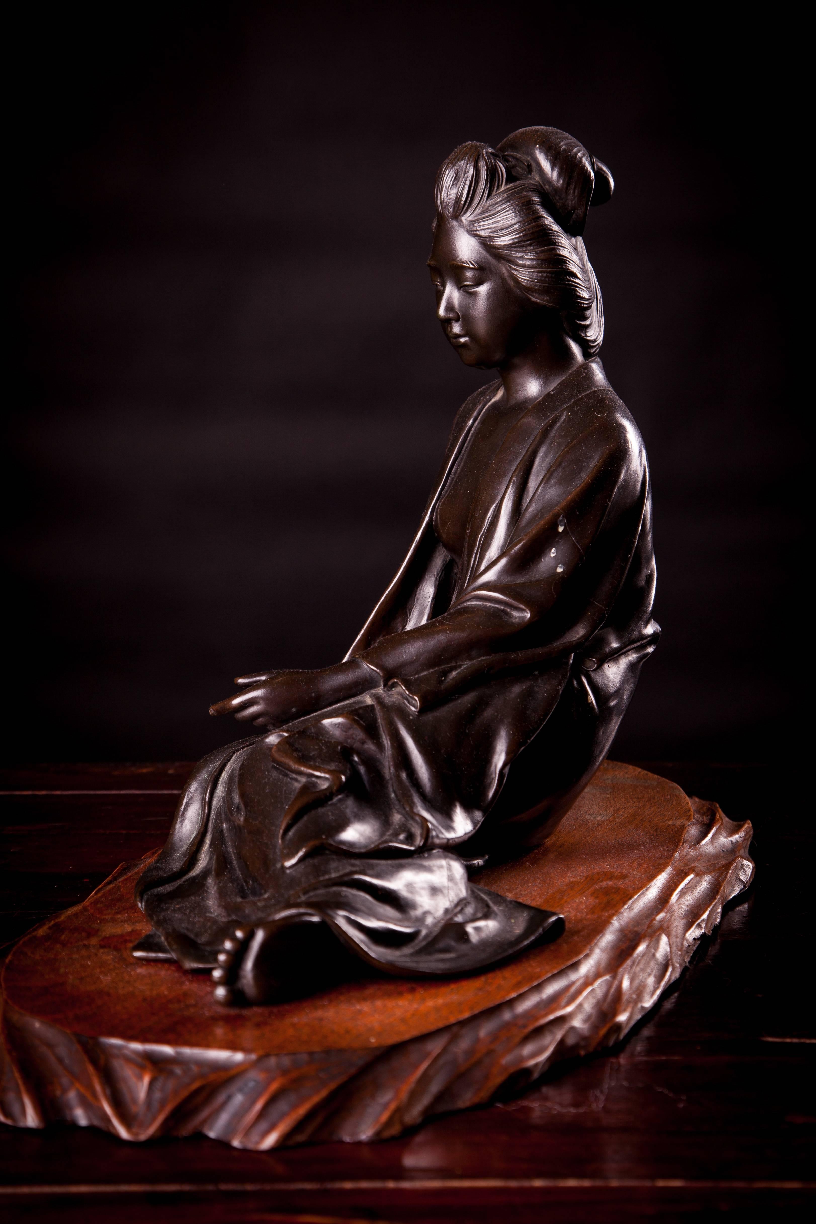 20th Century Meiji Bronze Figurine of a Reclining Japanese Lady For Sale