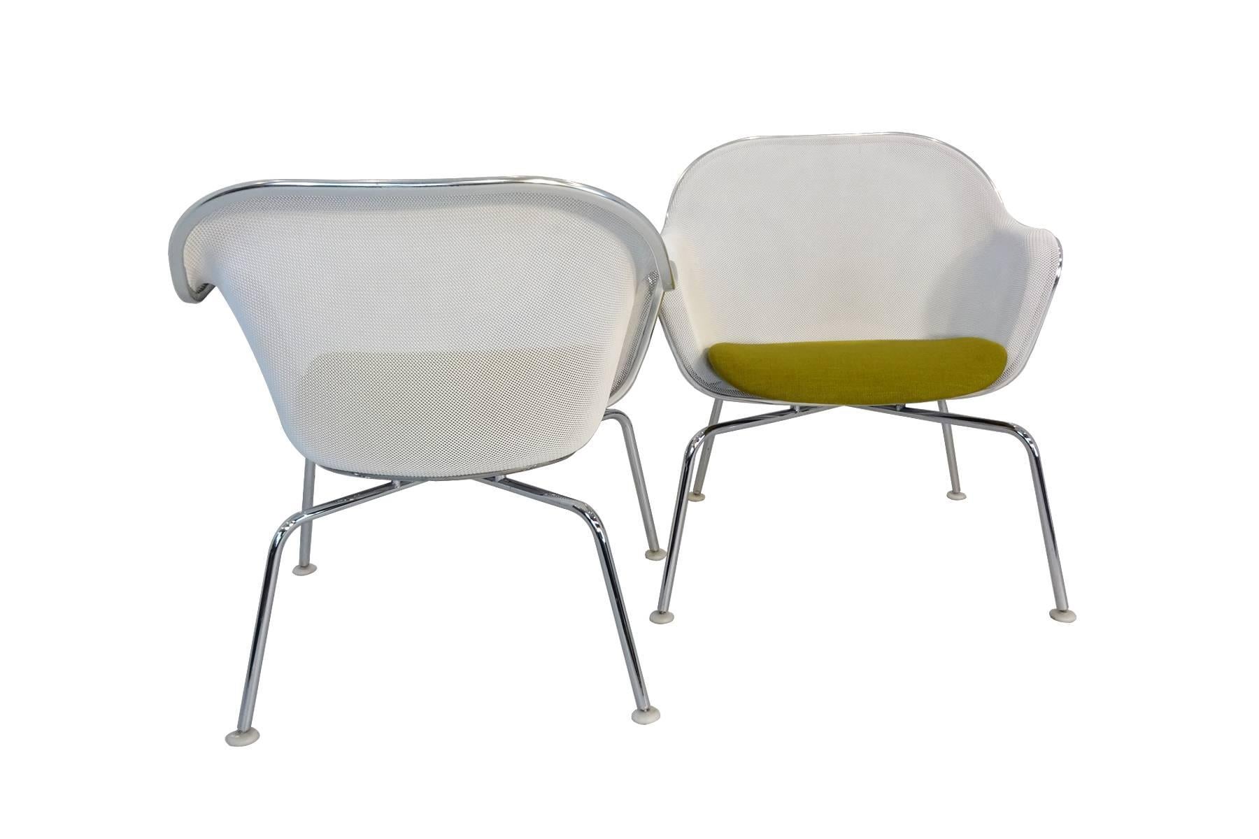 International Style Pair of B & B Italia Iuta Side Chairs by Antonio Citterio For Sale