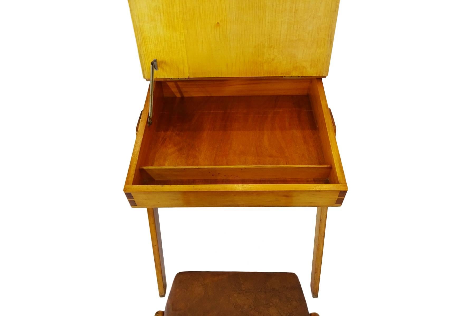 1950s Robin Day for Hille Art Student Desk and Accompanying Stool In Distressed Condition For Sale In Newbury, Berkshire