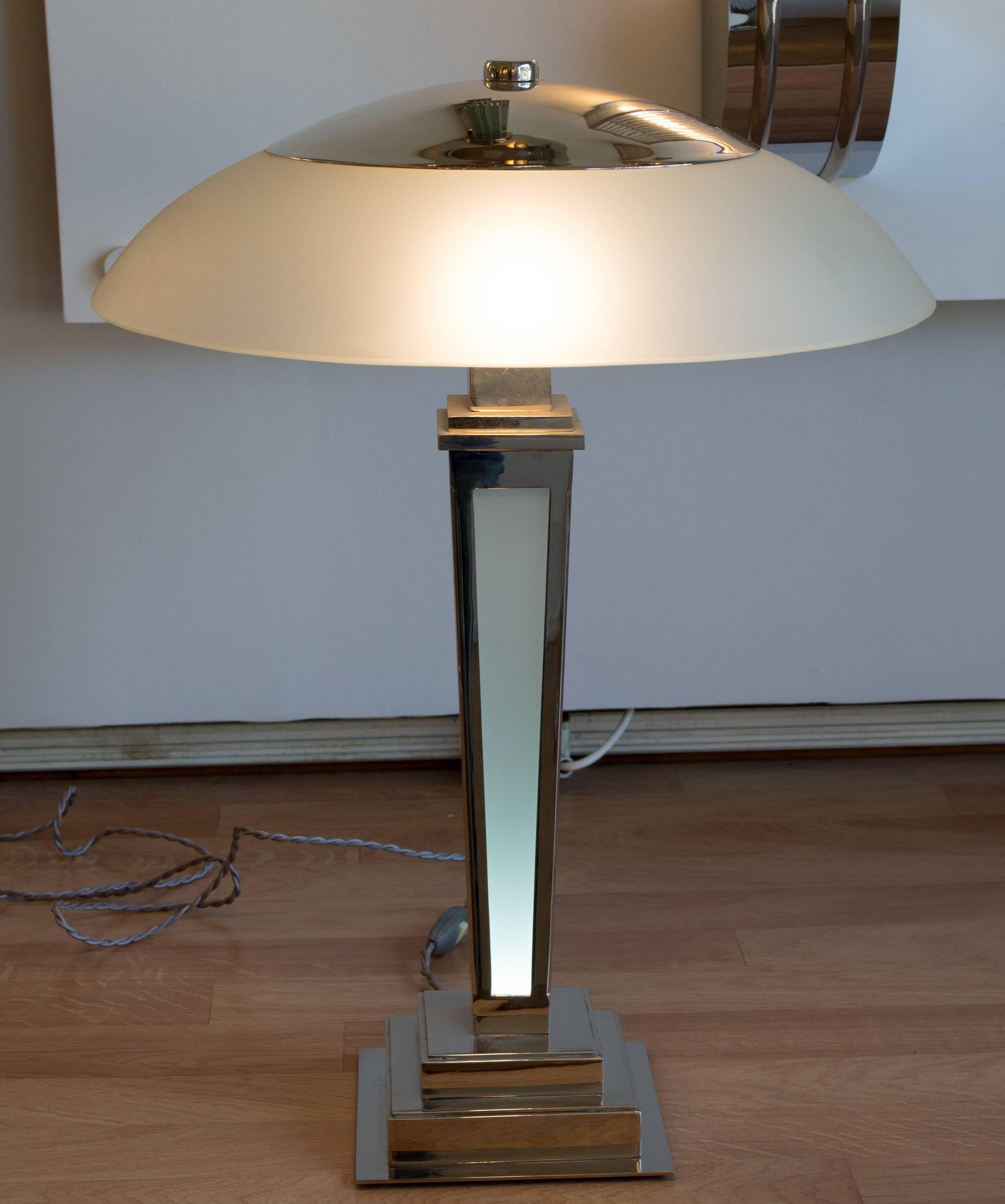 Art Deco lamp with led in the foot.