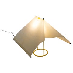 Lámpara de mesa «Le Falene», diseñada por Piero De Martini para Arteluce, década de los 80