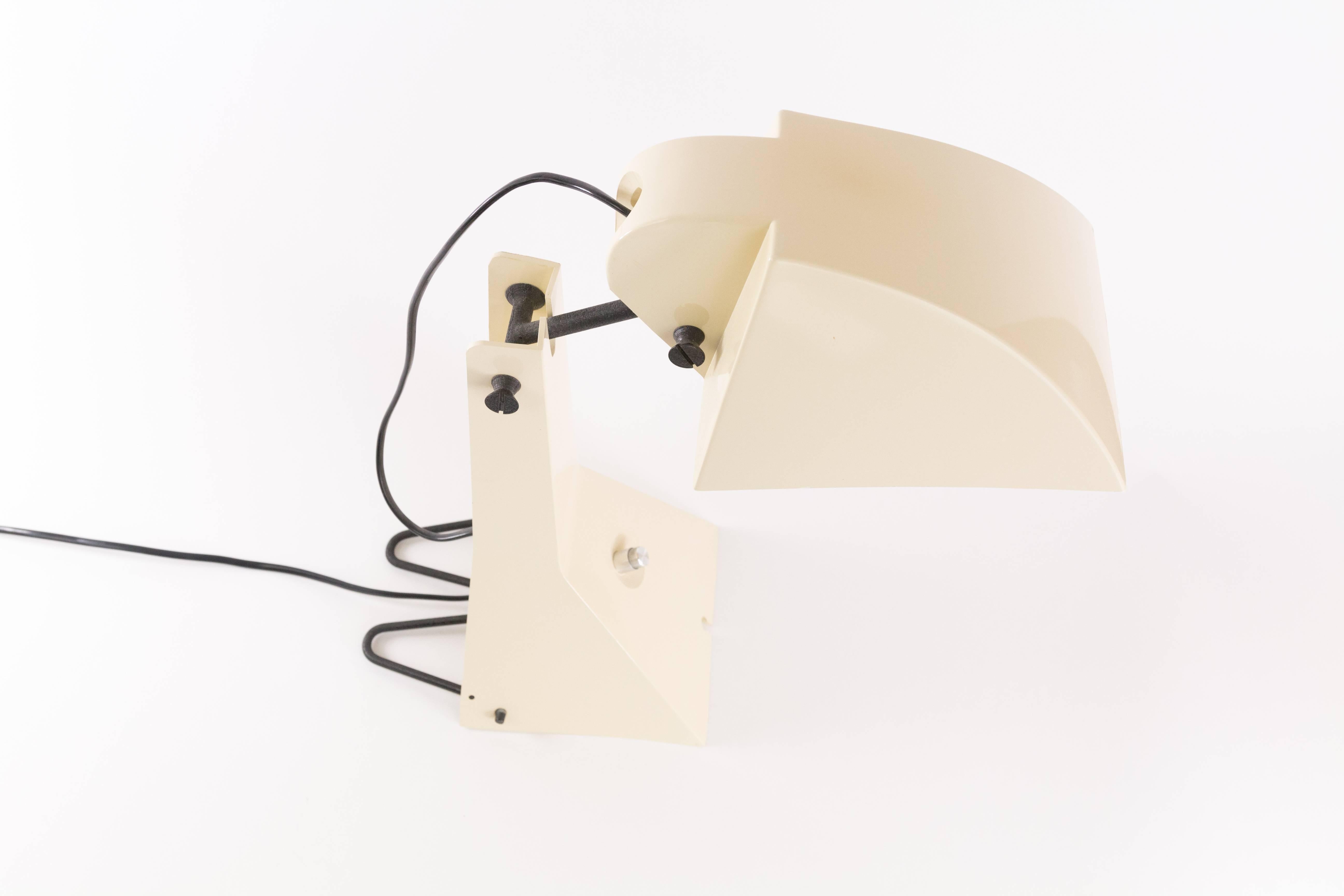 The E63 (or also known as Robot or Ruspa) lamp was designed by Umberto Riva in 1963 for a competition and taken into production as of 1969 by different manufacturers (Bieffeplast and Fontana Arte).

This incomparable and unique model with