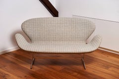 Rare Set of Arne Jacobsen the Swan Armchairs, Sofa and Coffee Table