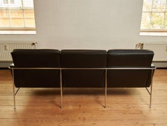 Arne Jacobsen Airport Sofa, Three People
