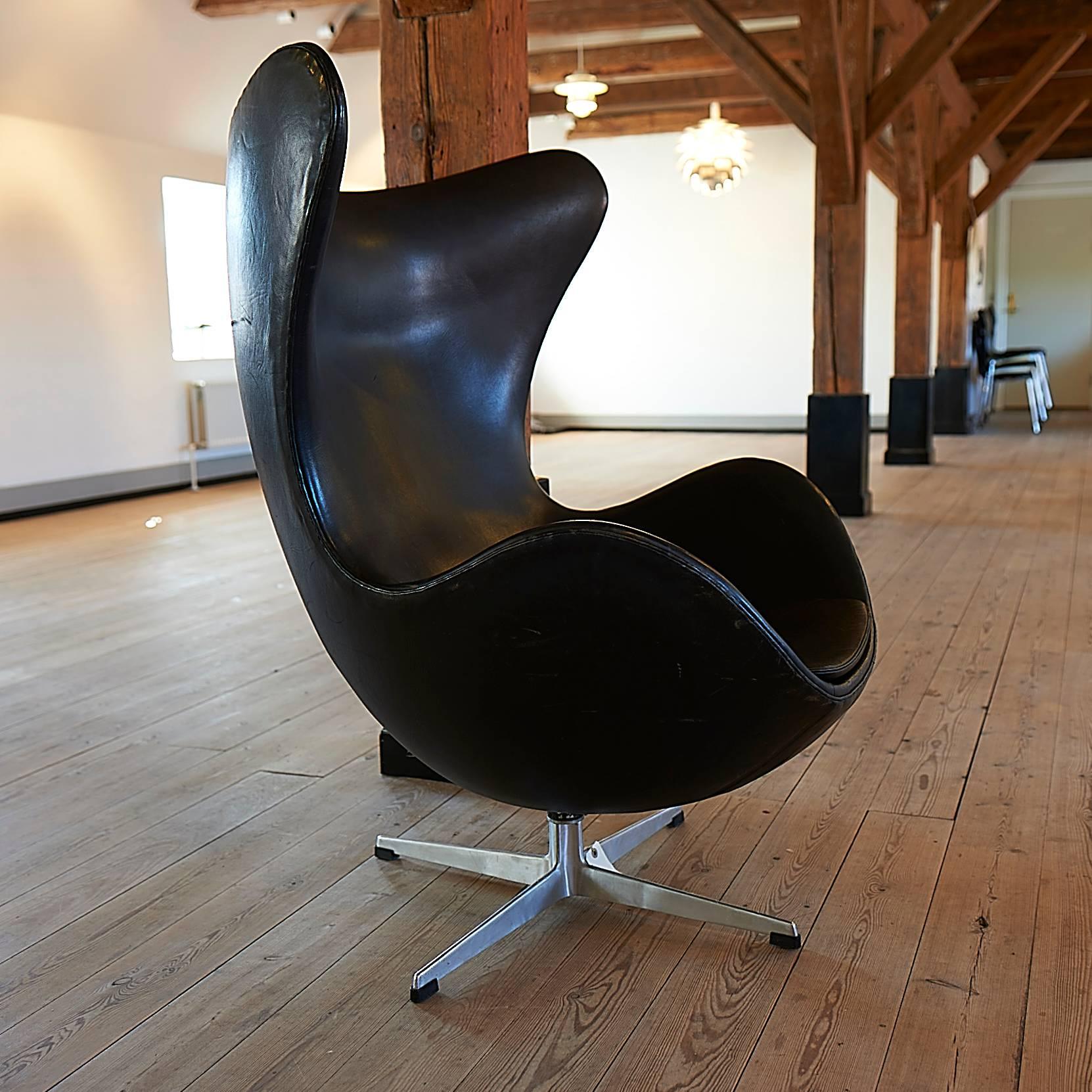 Scandinavian Modern Arne Jacobsen Egg Chair, Original from the 1960s