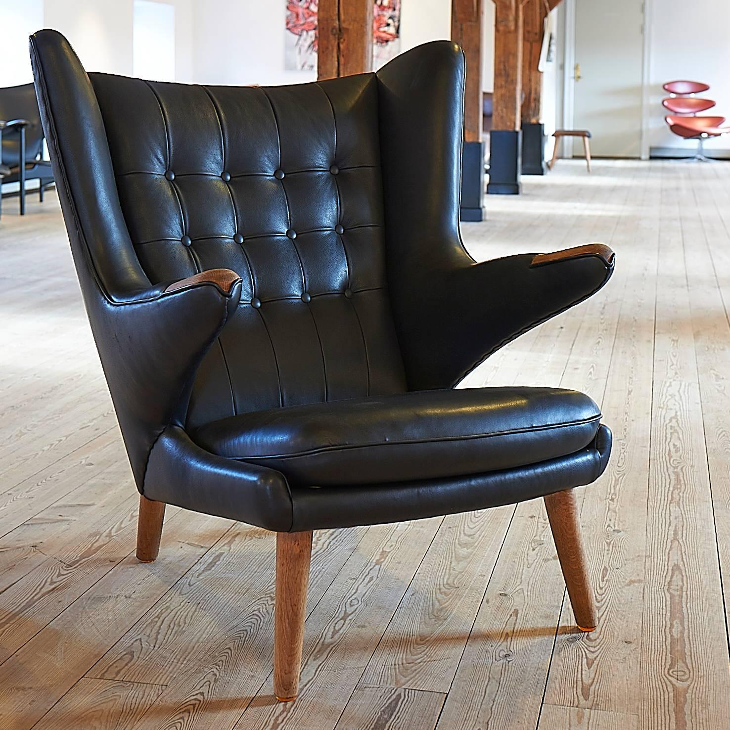 Hans J. Wegner Papa Bear chair newly upholstered in black nature leather. 
Nails and legs in oak.