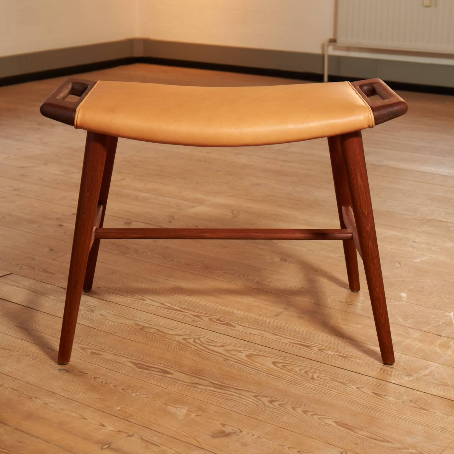 The very rare piano stool, AP30 by Hans J. Wegner AP30 in teak and newly upholstered in nature leather.