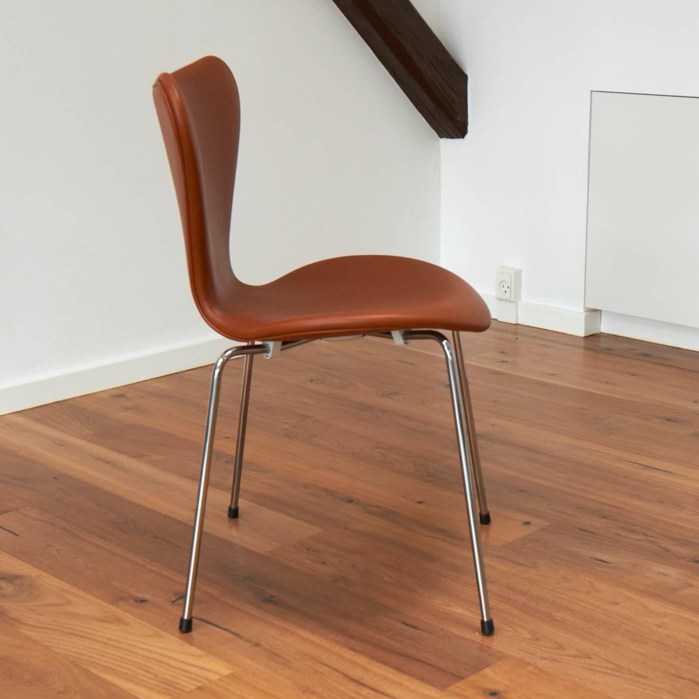 Scandinavian Modern Six Pieces of Arne Jacobsen 3107 Chairs For Sale