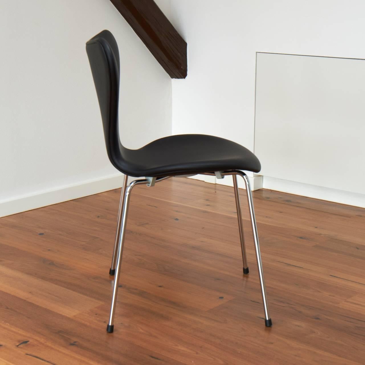 Scandinavian Modern Six Pieces of Arne Jacobsen 3107 Chairs For Sale