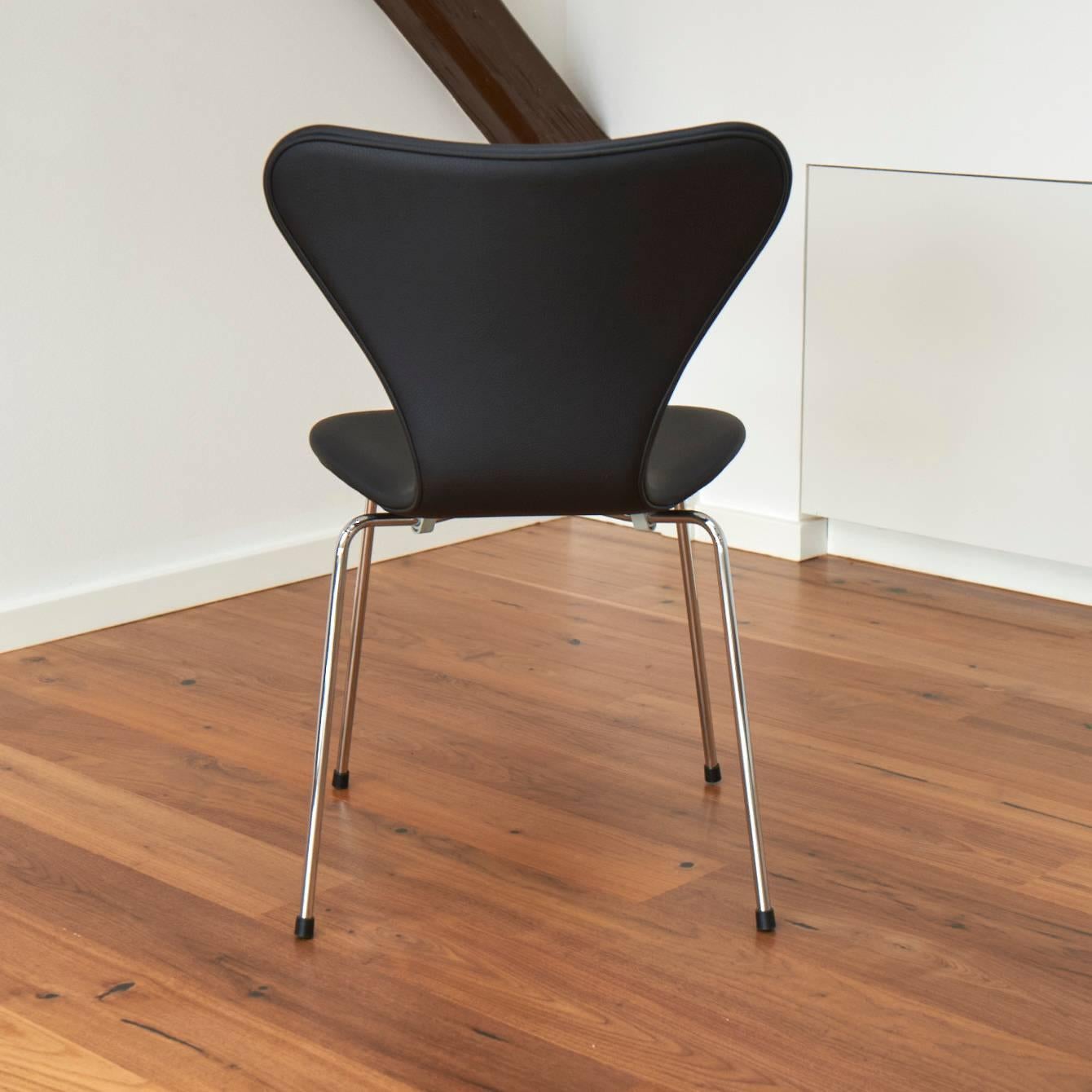 Danish Six Pieces of Arne Jacobsen 3107 Chairs For Sale