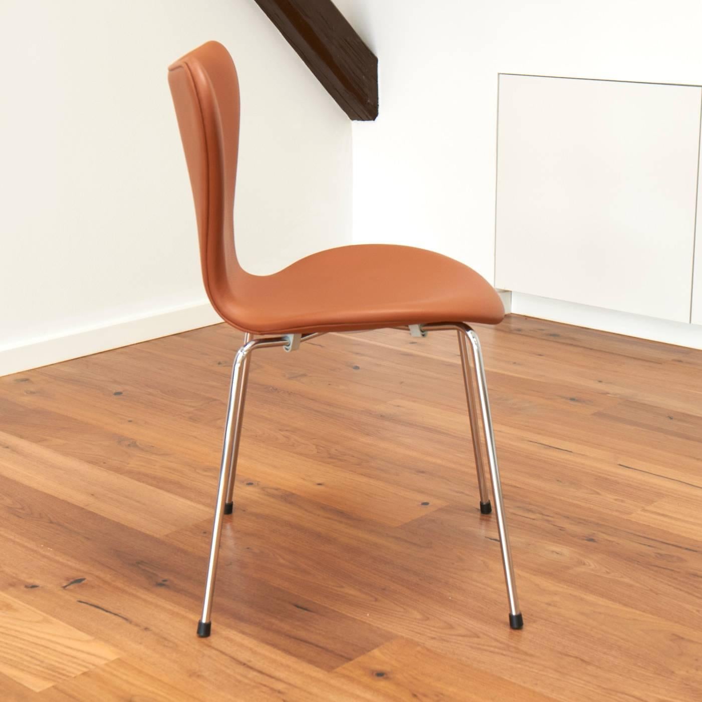 Scandinavian Modern Six Pieces, Arne Jacobsen 3107 Chairs For Sale