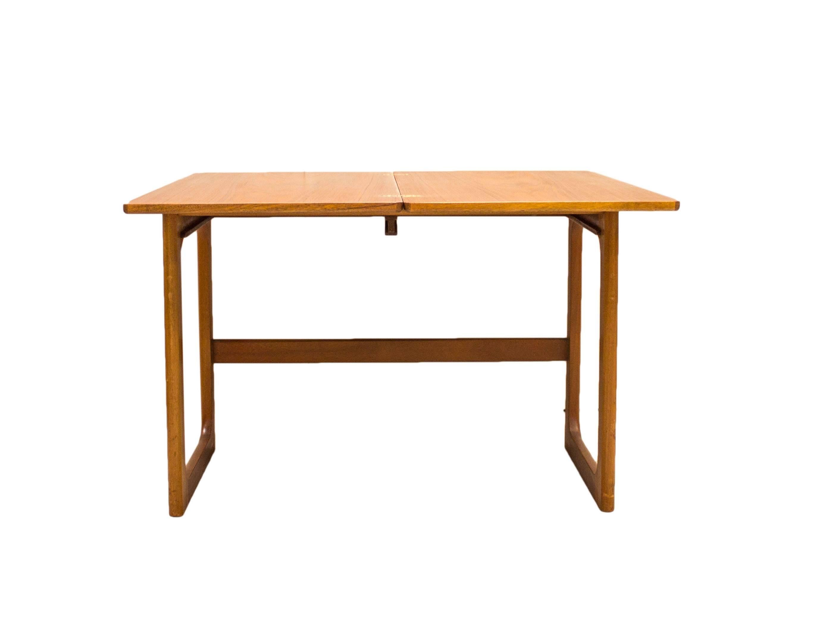 Mid-Century Modern McIntosh Teak Triple Nest of Expanding Tables For Sale