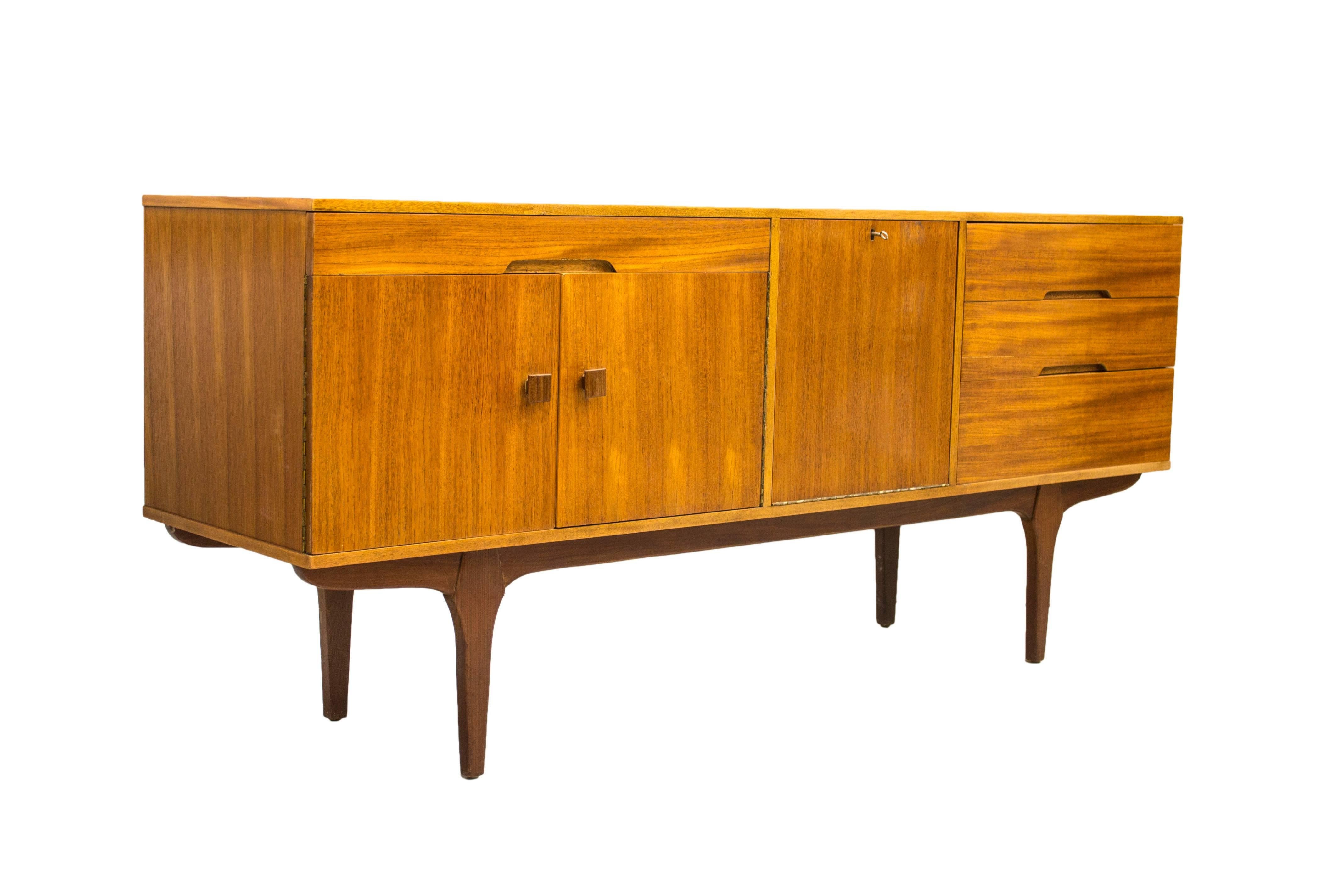 Portwood Furniture of Stockport, England, Teak Mid-Century Sideboard Media Unit In Excellent Condition In Greater Manchester, GB