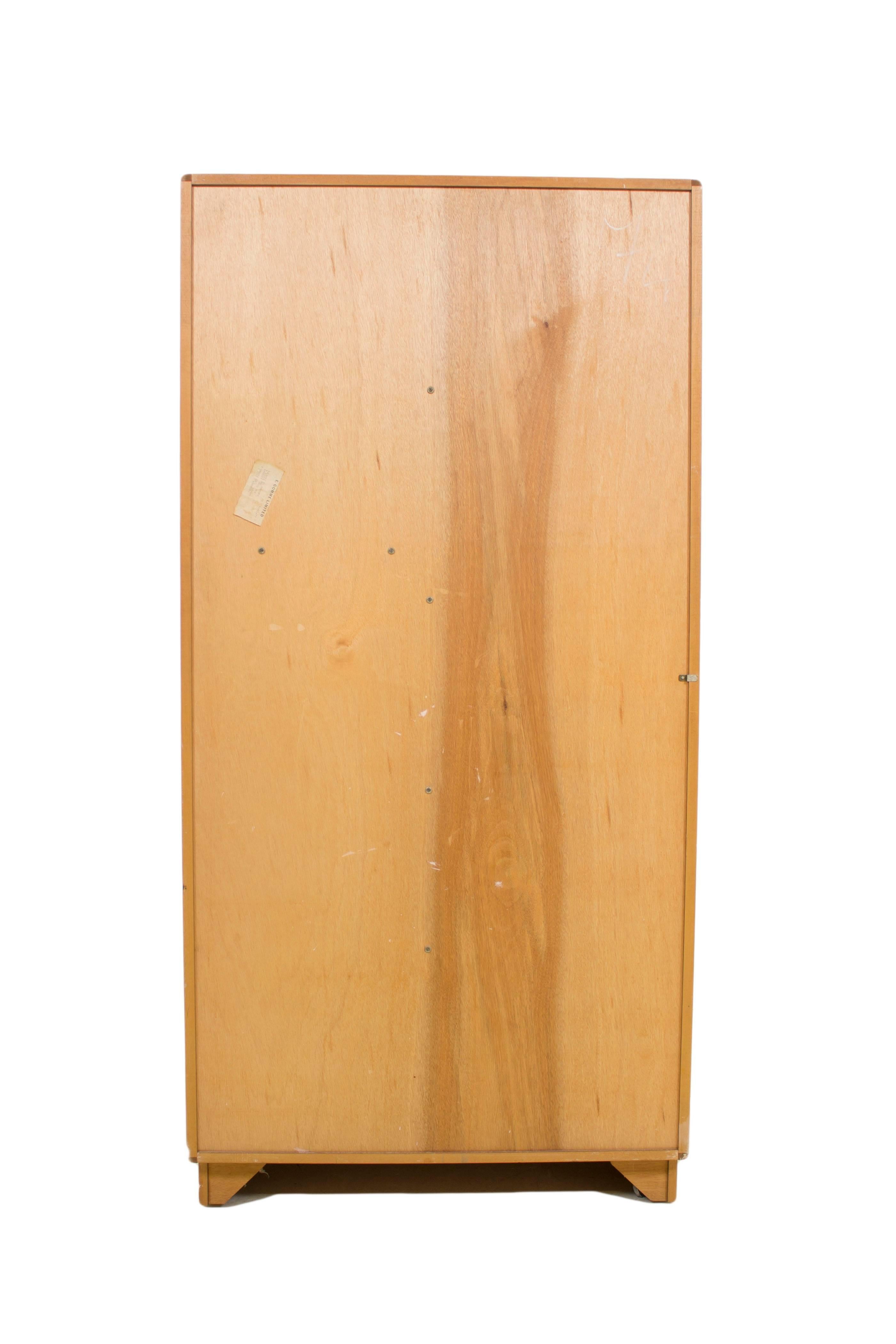 G Plan Fresco Double Gentlemen’s Teak Wardrobe by Victor Wilkins In Excellent Condition For Sale In Greater Manchester, GB