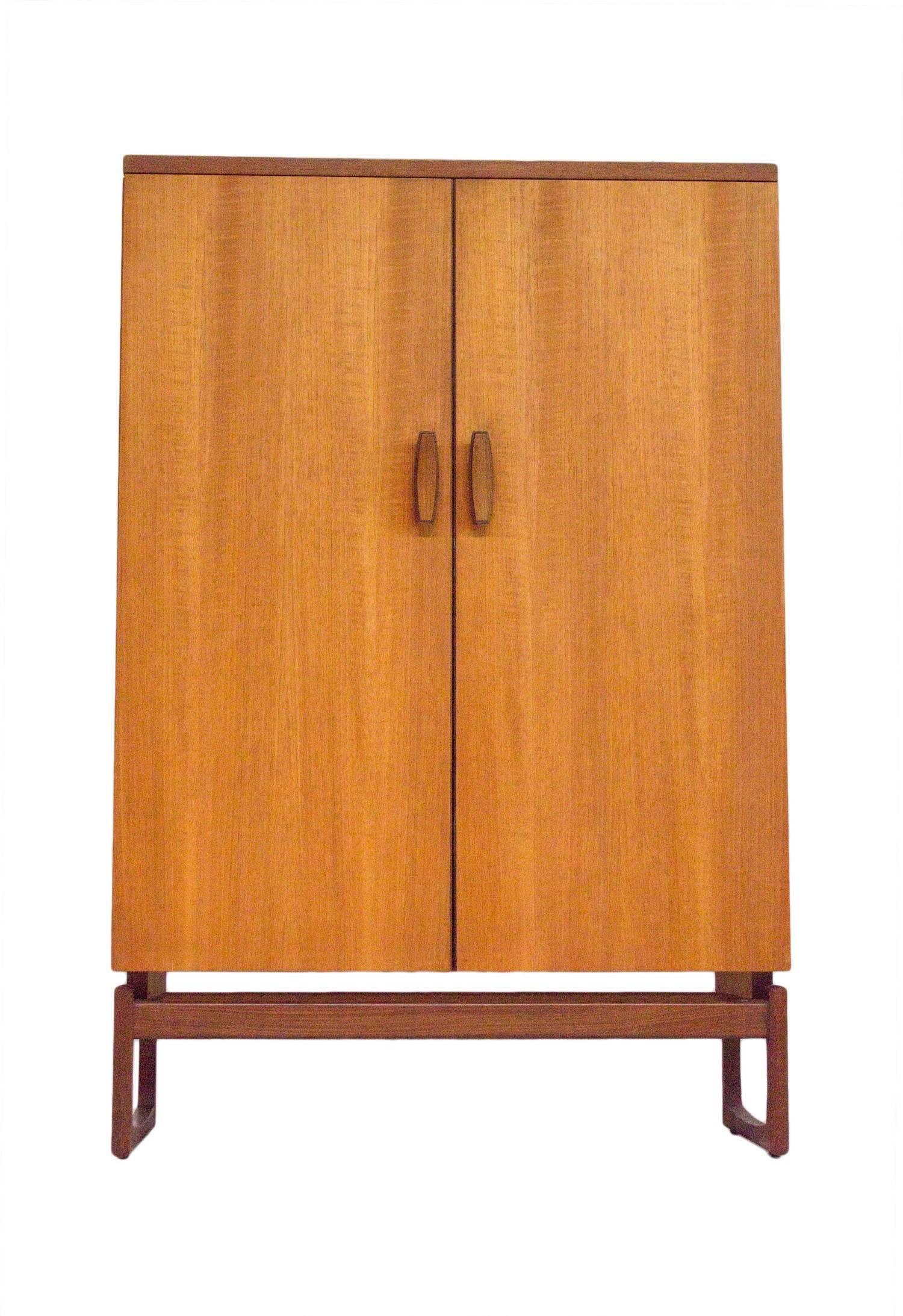 G Plan Quadrille Wardrobe Tallboy Armoire by R Bennett In Excellent Condition For Sale In Greater Manchester, GB