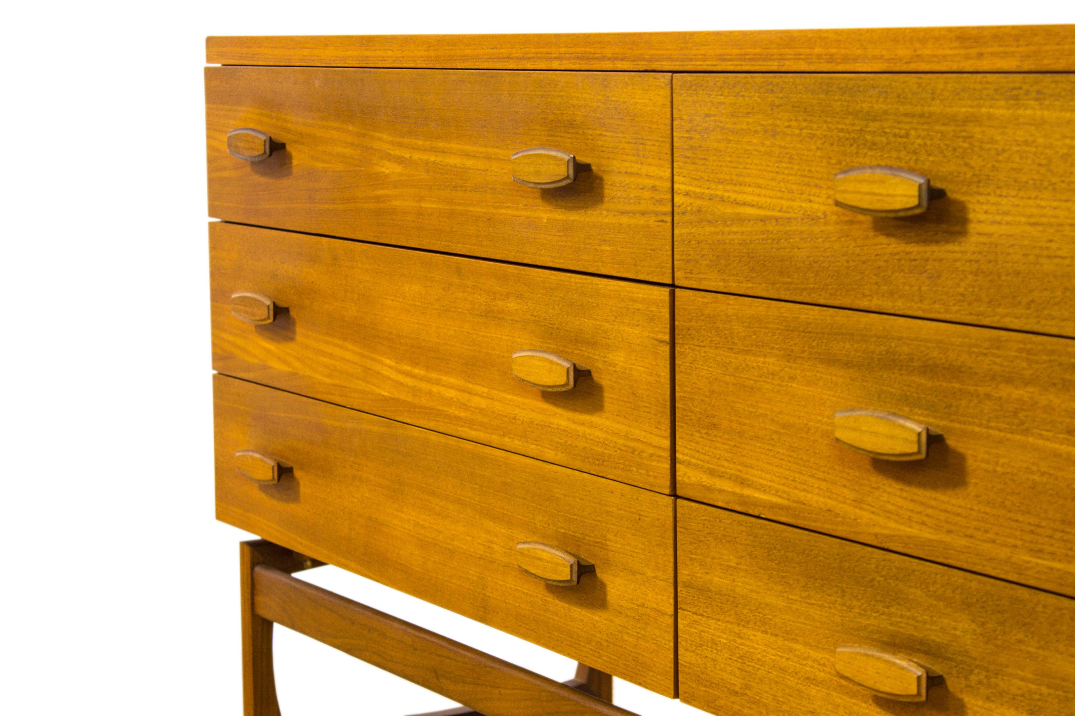 G Plan Quadrille Teak Six-Drawer Sideboard Storage Unit In Excellent Condition For Sale In Greater Manchester, GB