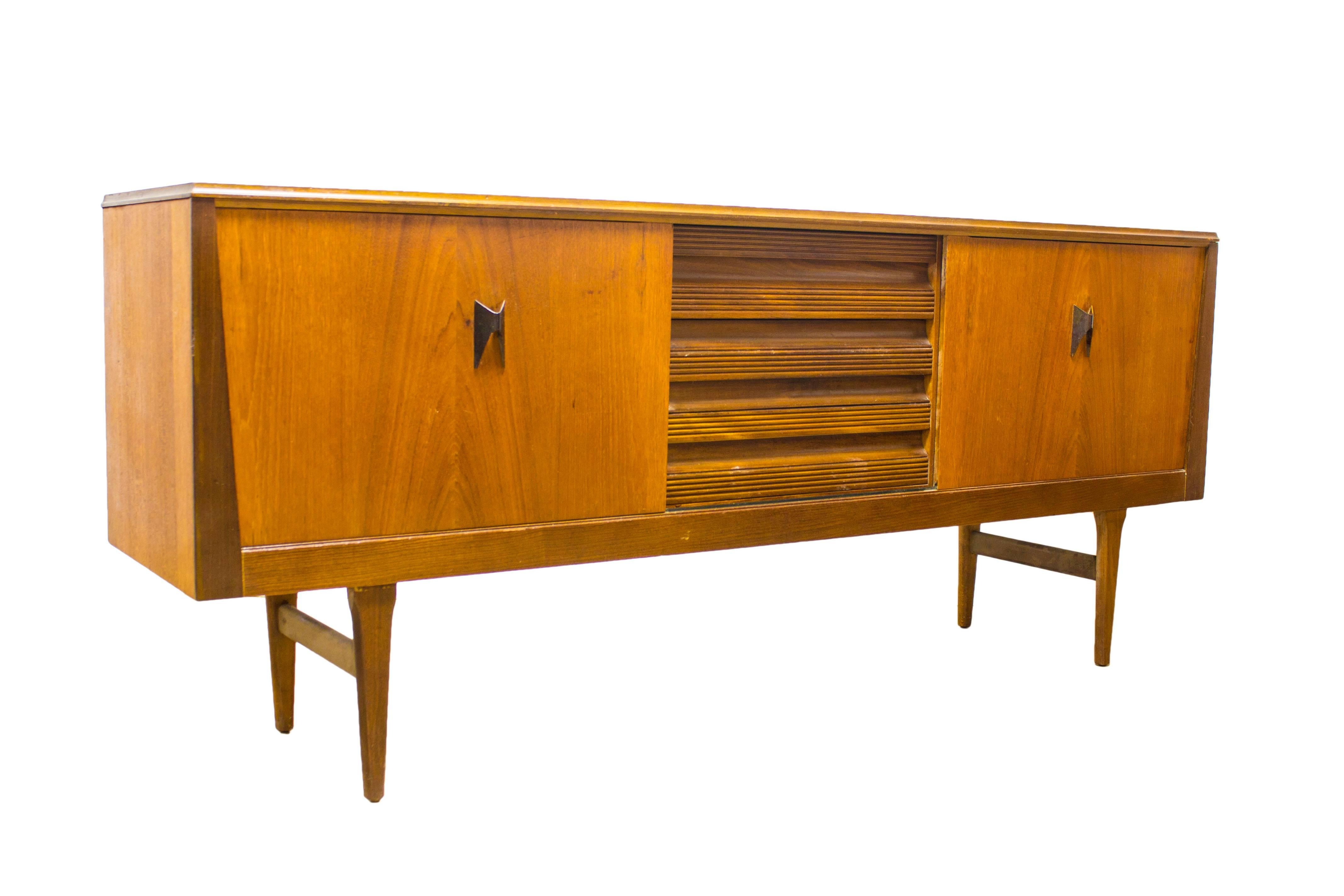 Elliotts of Newbury 'Eon' Teak and Afromosia Sideboard In Excellent Condition For Sale In Greater Manchester, GB