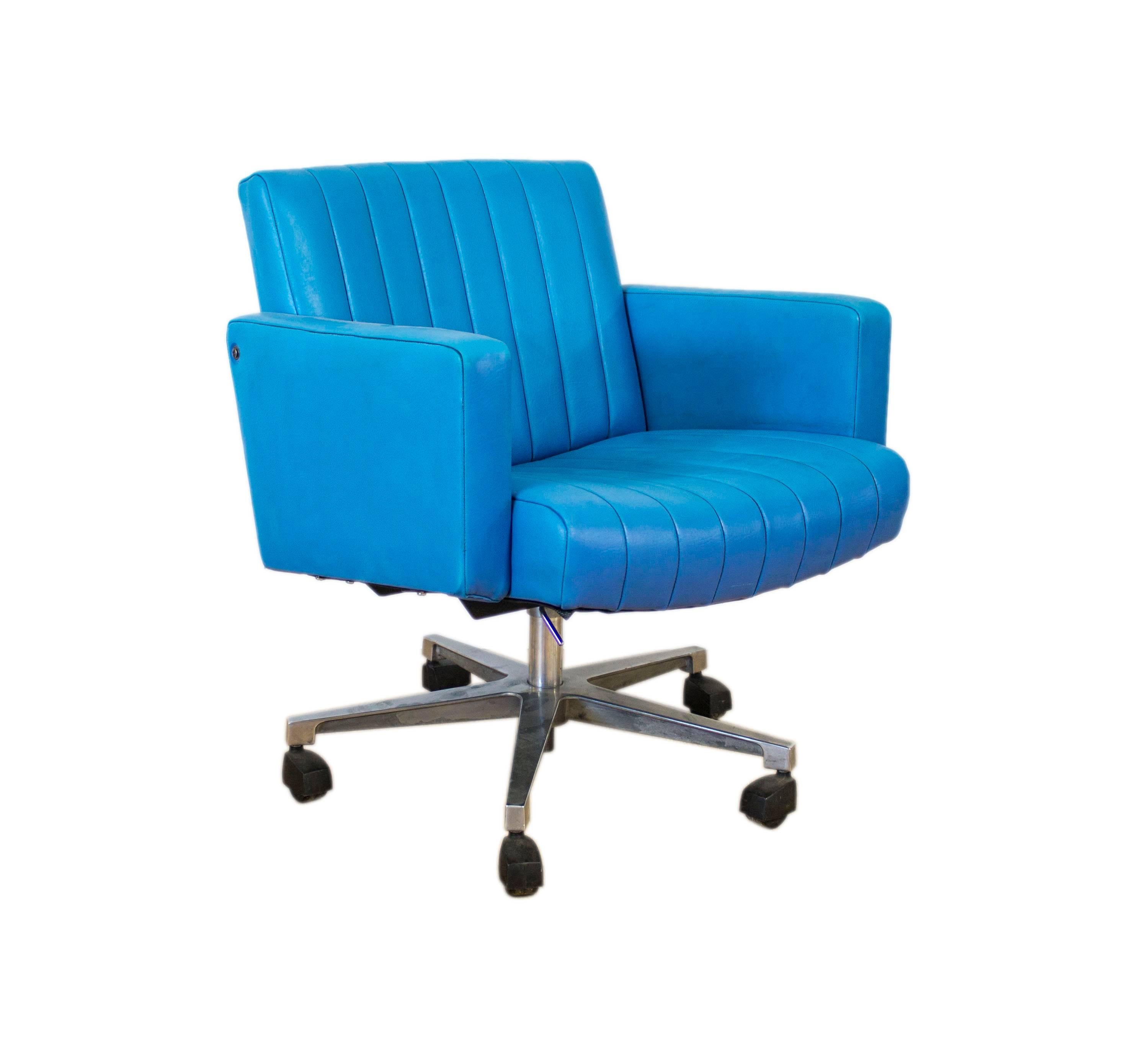 Turquoise Leather Swivel Armchair Desk Chair Retro G Plan Eames Era In Excellent Condition For Sale In Greater Manchester, GB